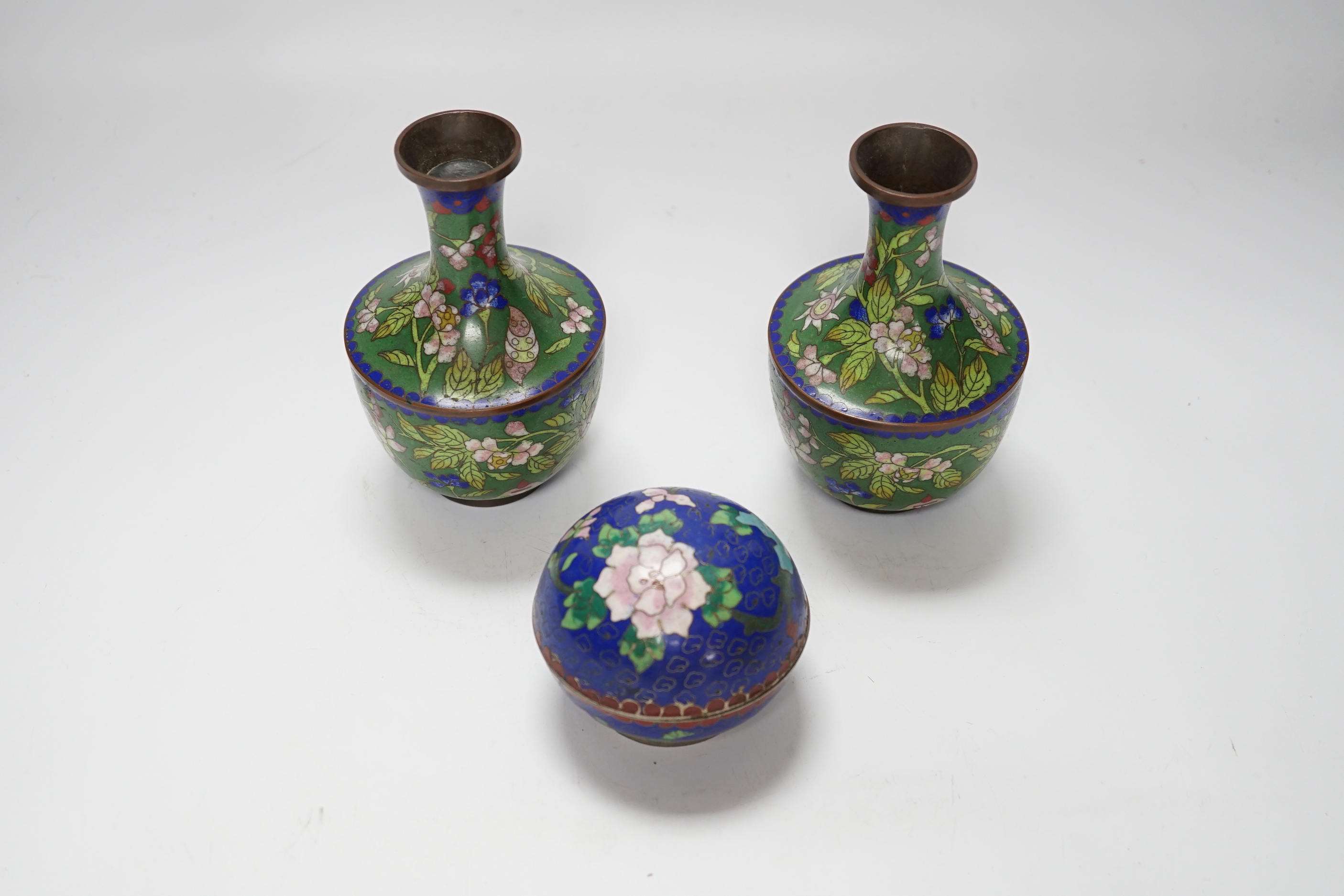 A pair of Chinese cloisonné enamel vases and a box and cover, vases 14cm high